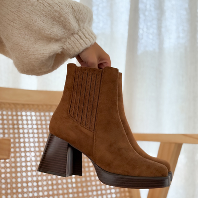 Lena | Elegant camel boots in a timeless design