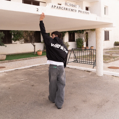 Sara | Cosy hoodie with heart motif – statement wear