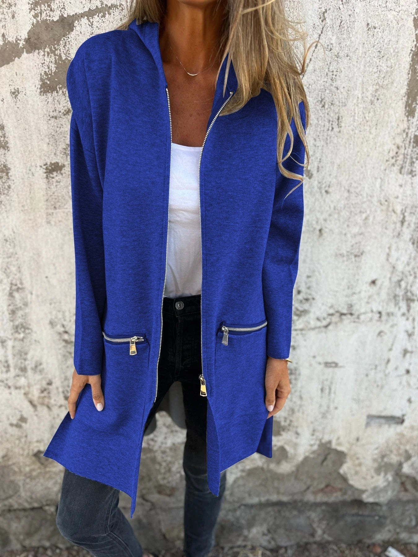 Strong | Hooded jacket with zip and comfort