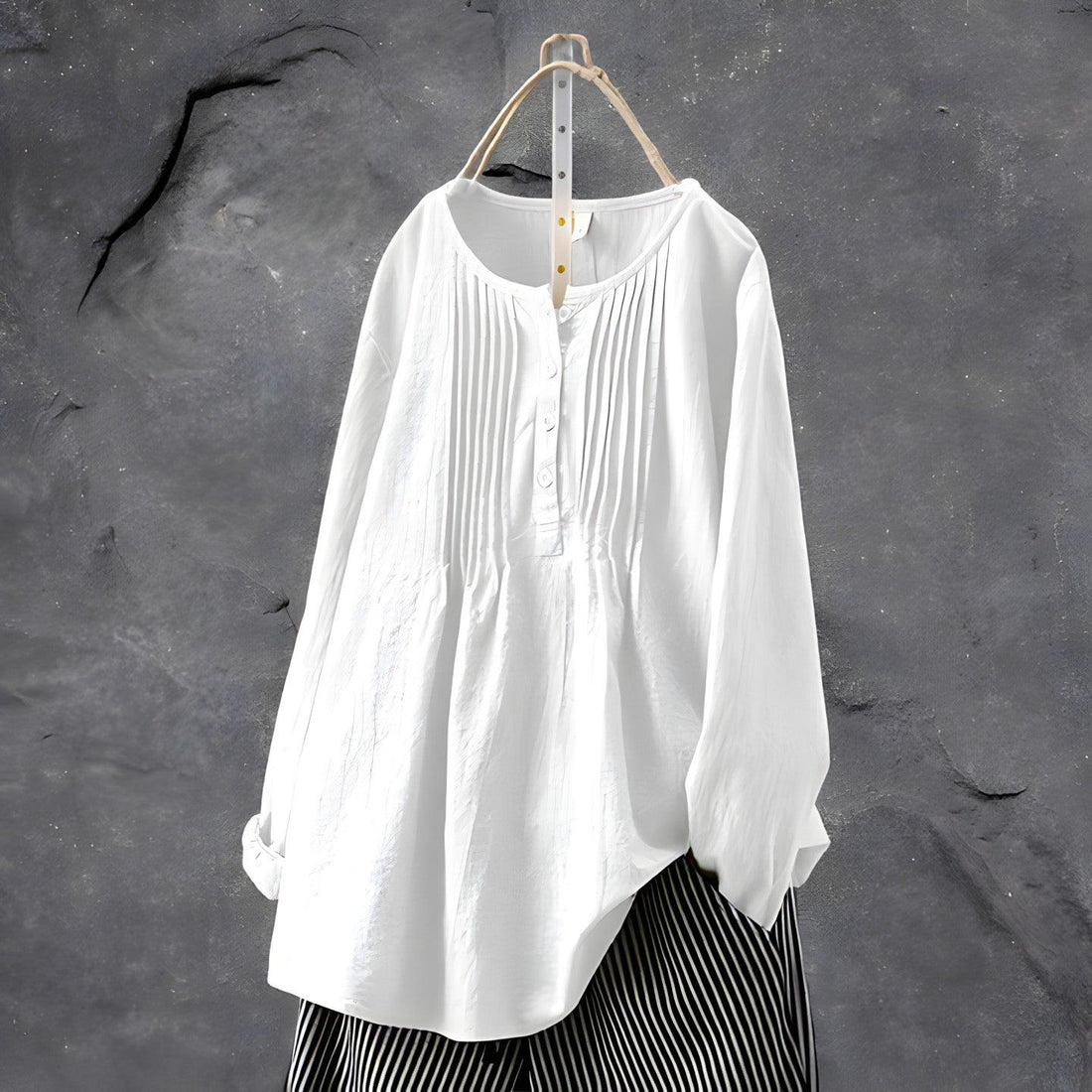 Eline | Elegant pleated blouse
