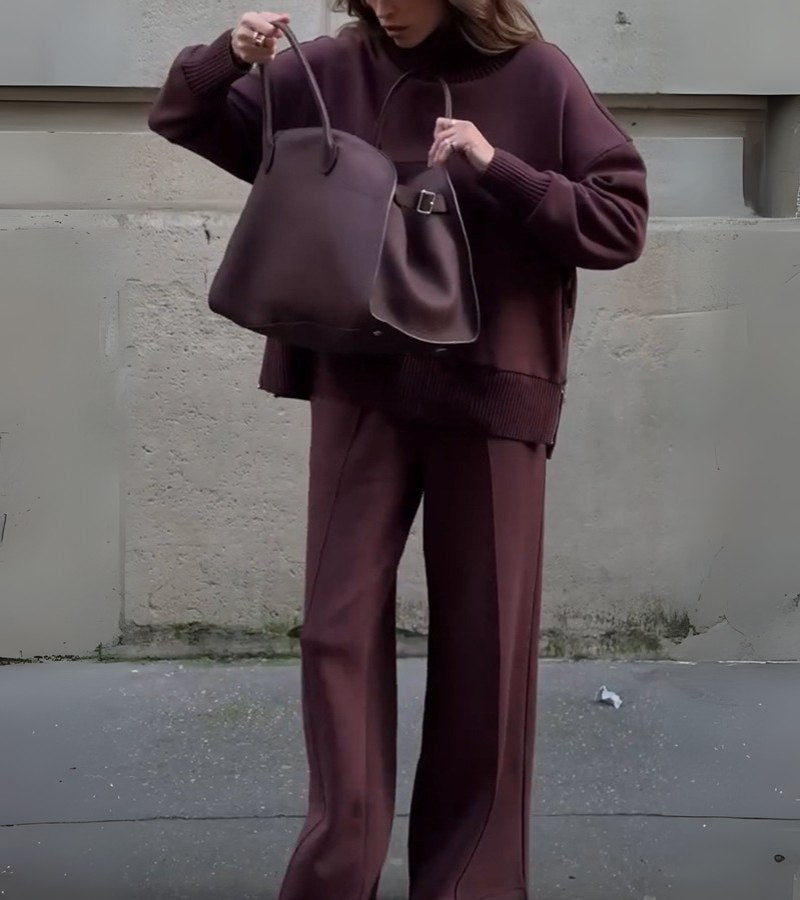 Celia | Chic women's set with figure-flattering collar