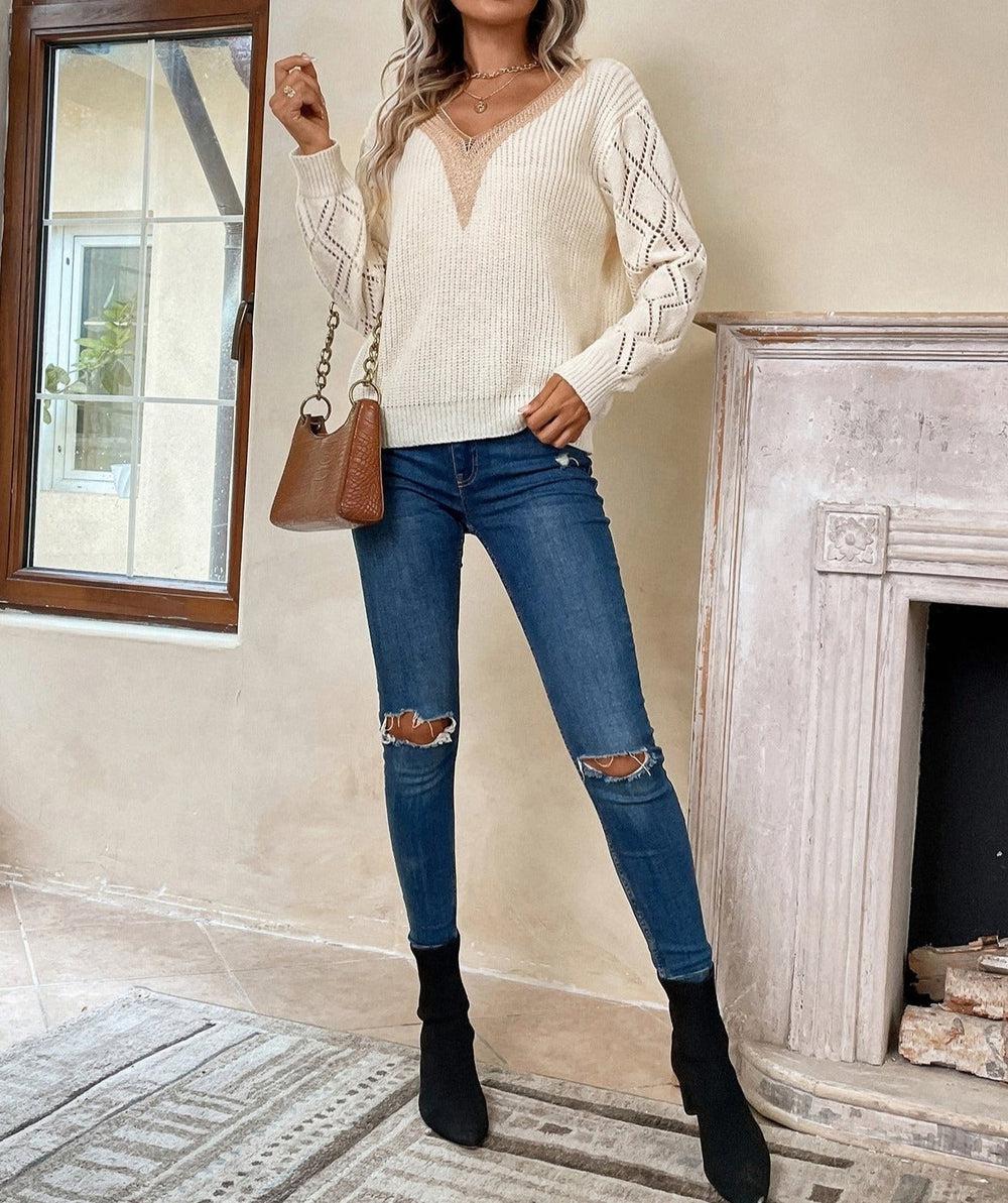 Nina | Timeless knitted jumper with V-neck and colour block