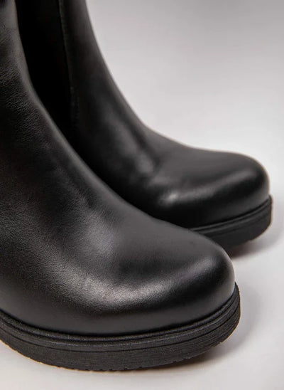 Amelia | Stylish leather boots with comfortable heels