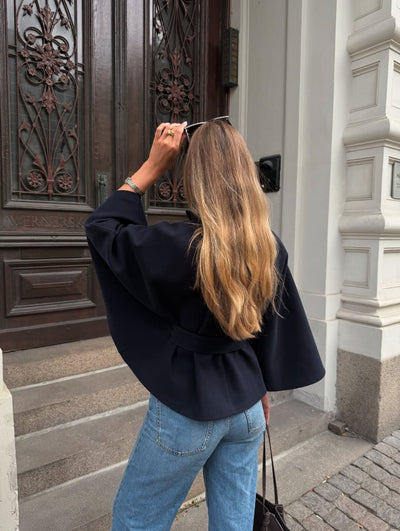 Sophie | Elegante Jacke Damen mit High-Neck & Gürtel