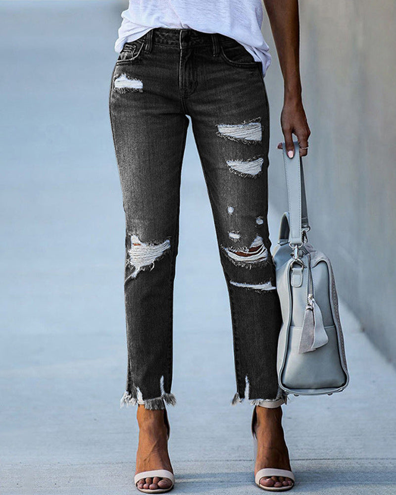 Clara | Slim fit women's jeans with rips and frayed edges