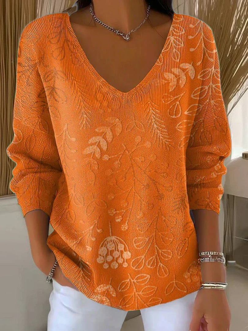 Lea | Fine jumper with subtle V-neck design