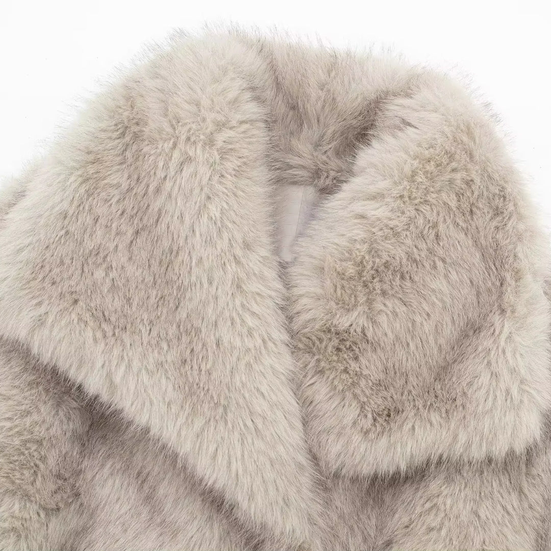 Nina | Cosy women's jacket made from luxurious faux fur