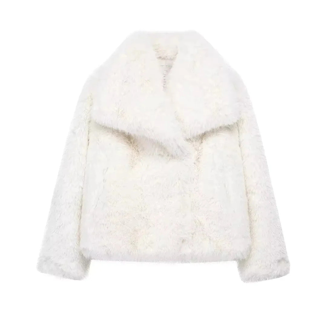 Nina | Cosy women's jacket made from luxurious faux fur