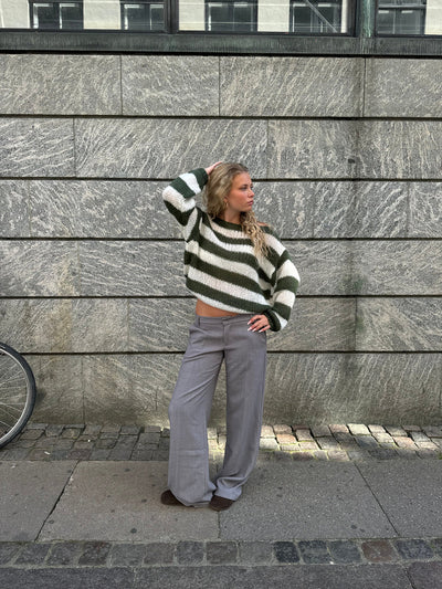 Tina | Lightweight jumper with a subtle striped design
