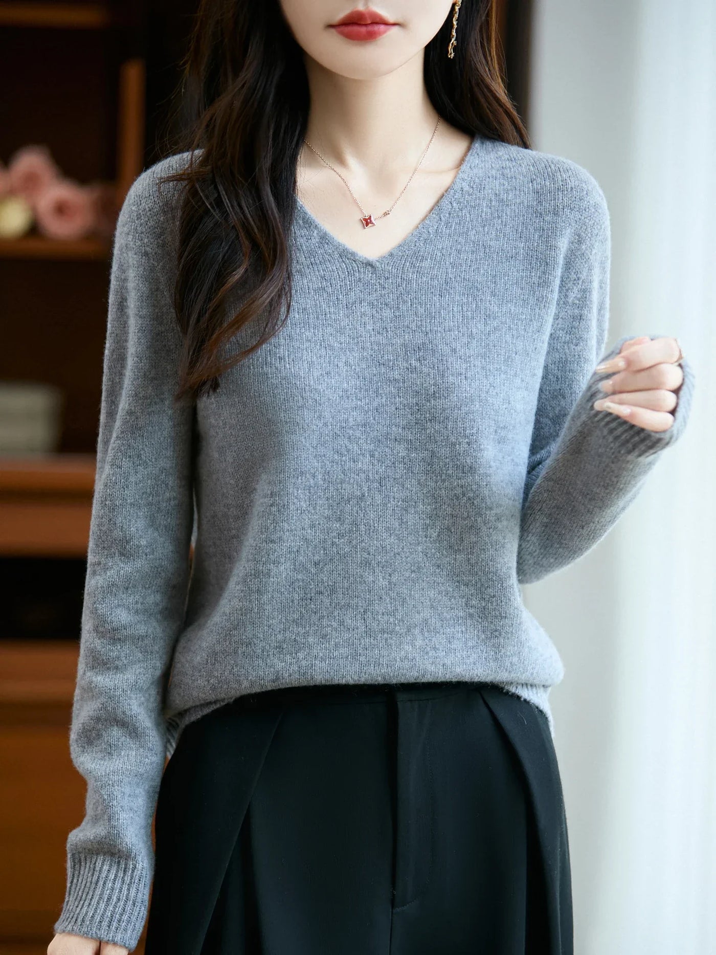 Sophie | Soft fine knit jumper with V-neck
