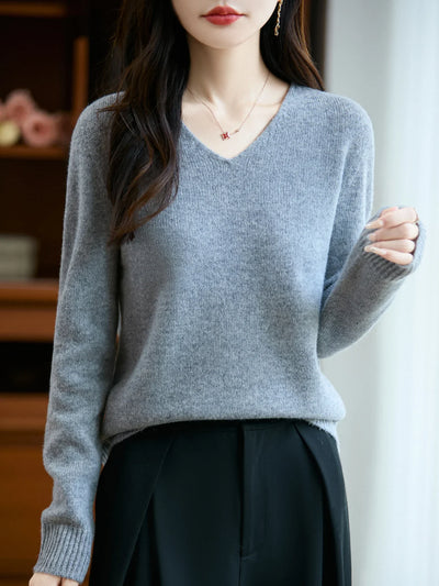 Sophie | Soft fine knit jumper with V-neck