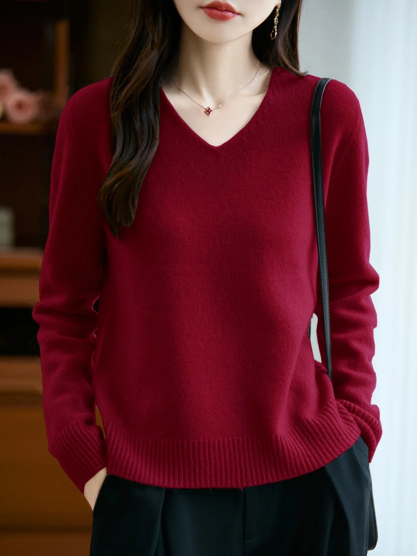 Sophie | Soft fine knit jumper with V-neck