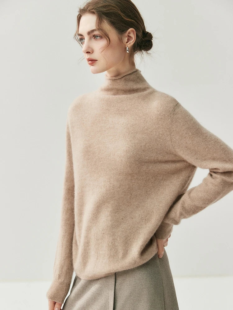 Leonie | Delicate jumper with decorative back edge and buttons