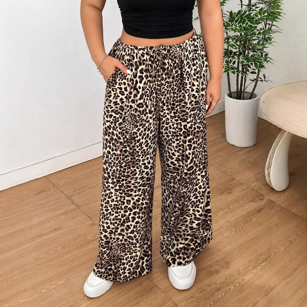 Selina | Wide-leg trousers in a modern leopard print