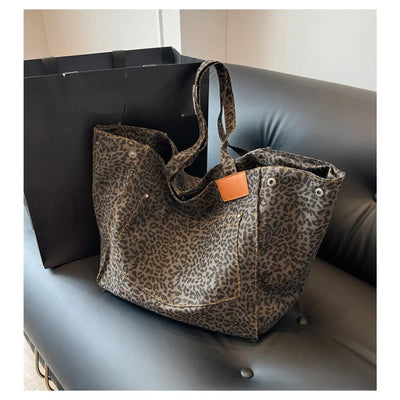 Marlene | Spacious shopper bag in a stylish leopard print