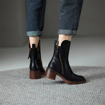 Helena | Elegant leather ankle boots with a modern design