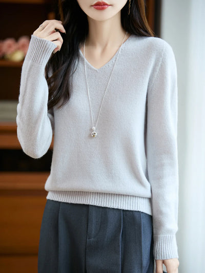 Sophie | Soft fine knit jumper with V-neck