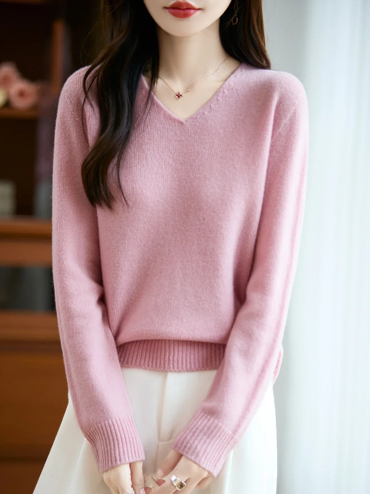 Sophie | Soft fine knit jumper with V-neck