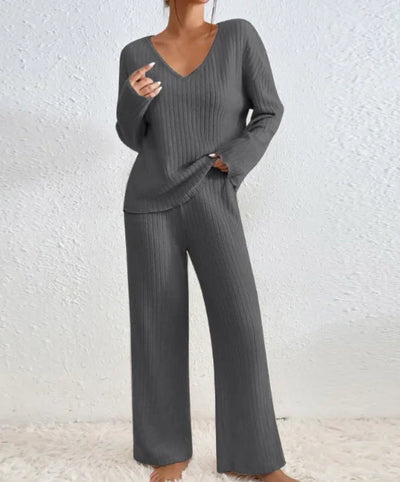 Isabella | Two-piece women's set with a modern style