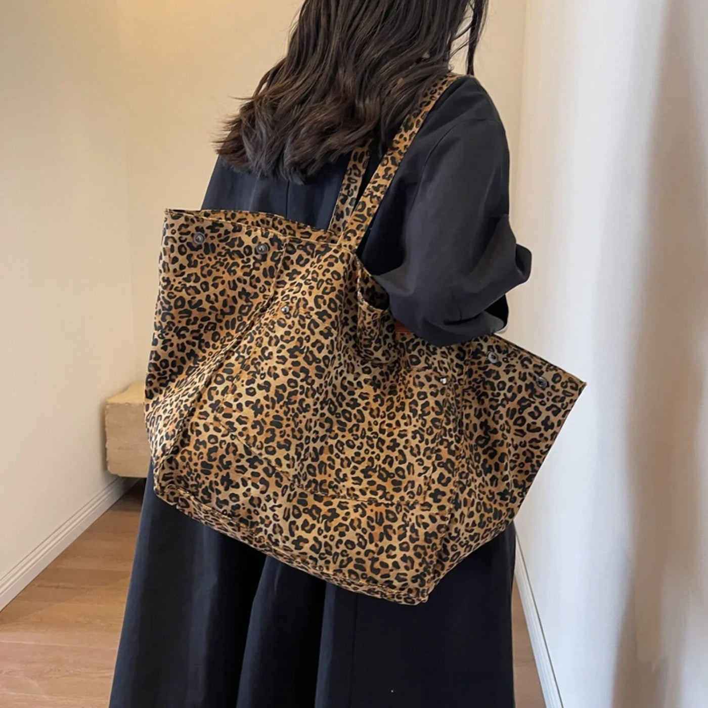 Marlene | Spacious shopper bag in a stylish leopard print