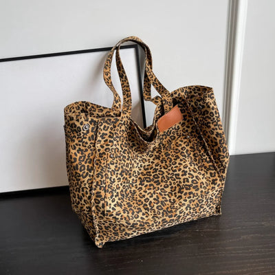 Marlene | Spacious shopper bag in a stylish leopard print