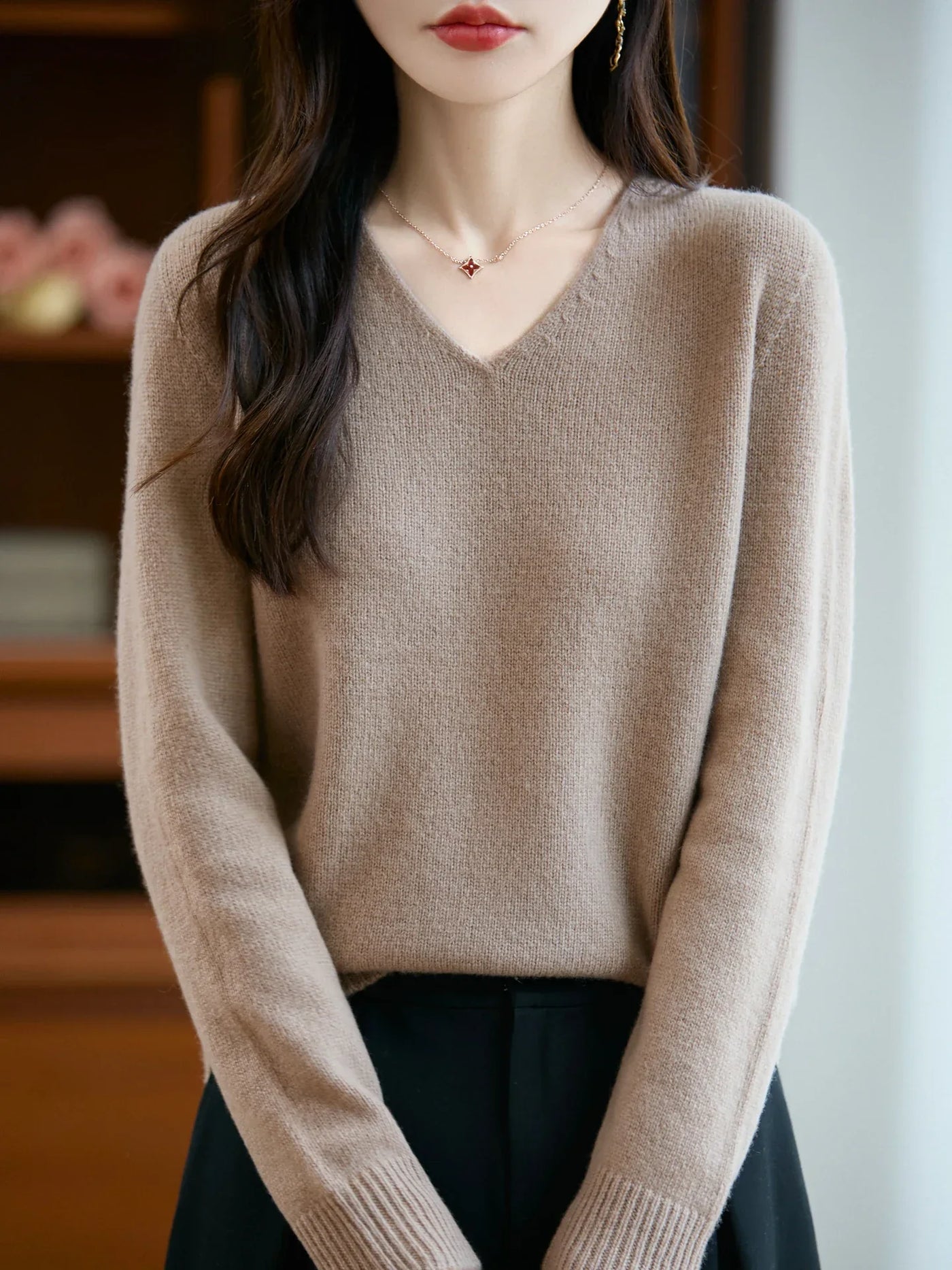 Sophie | Soft fine knit jumper with V-neck