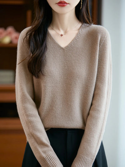Sophie | Soft fine knit jumper with V-neck
