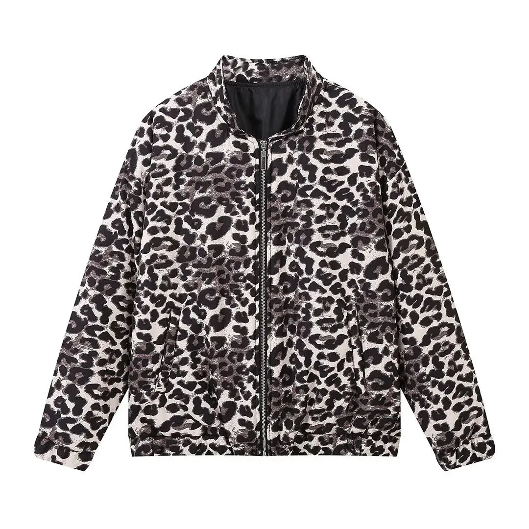Clara | Trendy bomber jacket in a modern leopard print