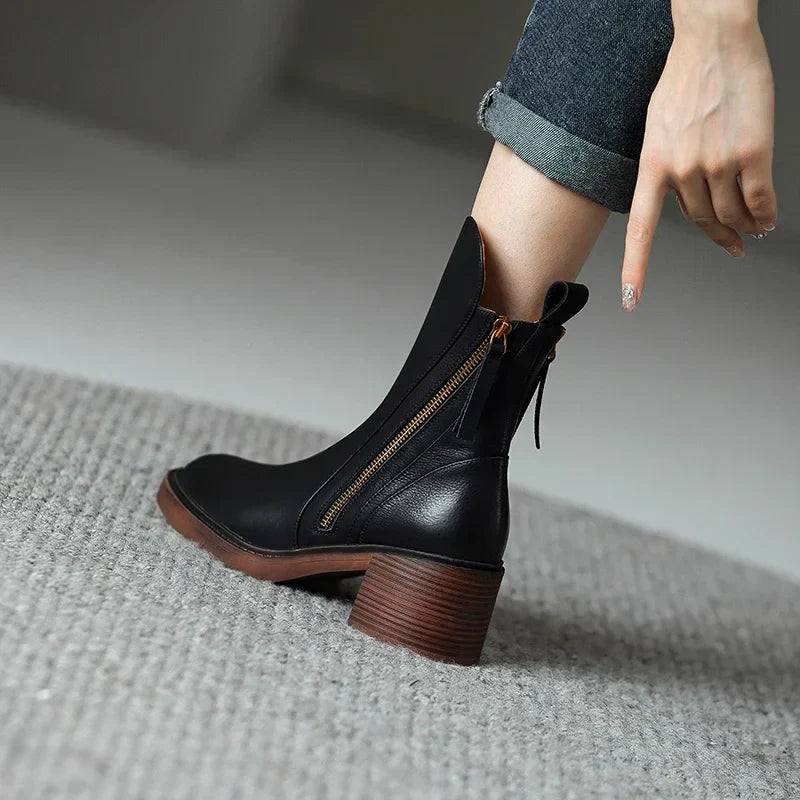 Helena | Elegant leather ankle boots with a modern design