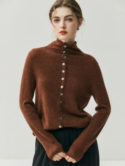 Leonie | Delicate jumper with decorative back edge and buttons