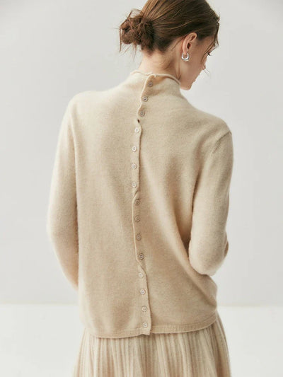 Leonie | Delicate jumper with decorative back edge and buttons
