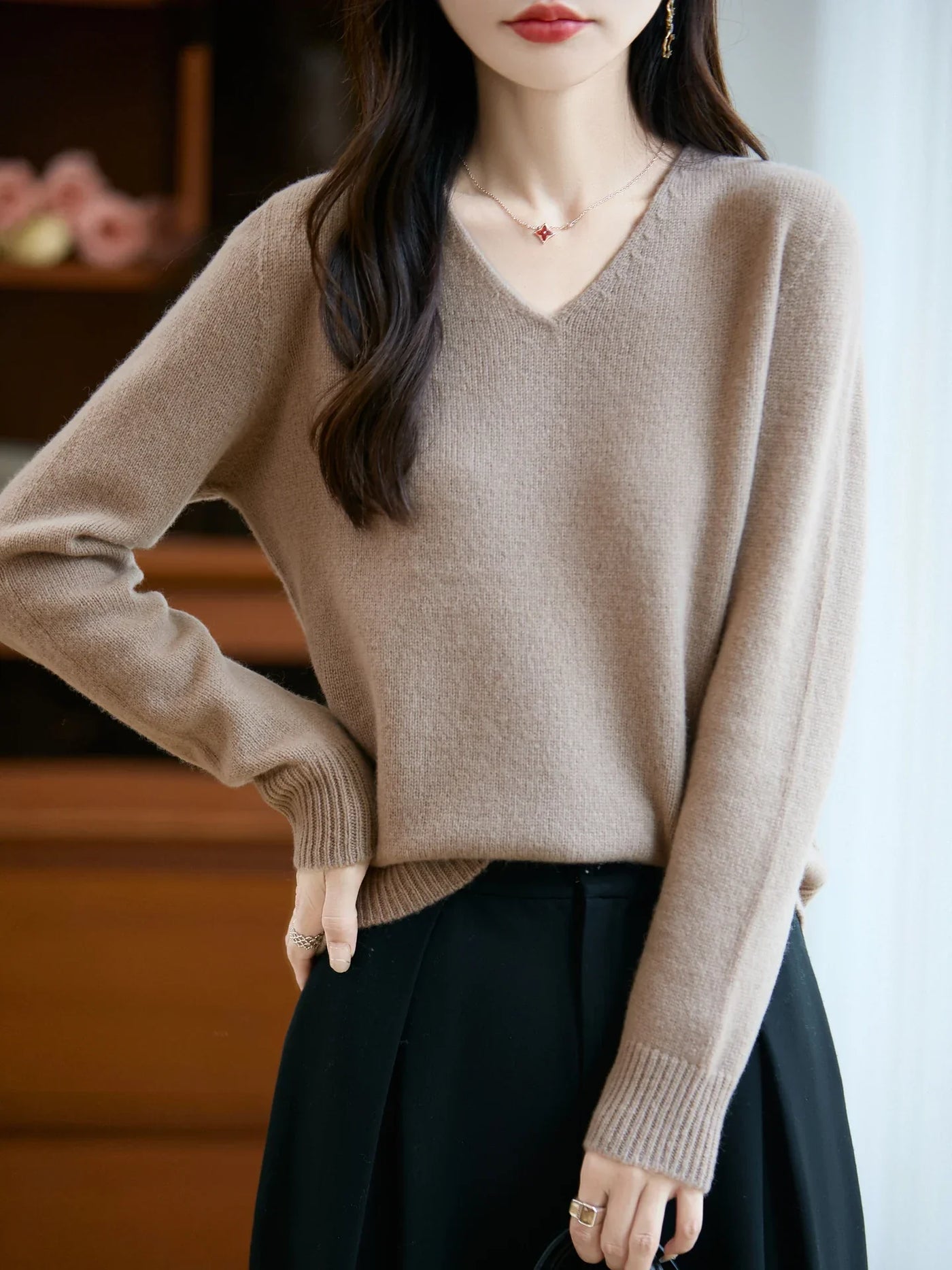 Sophie | Soft fine knit jumper with V-neck