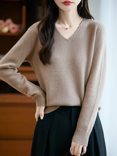 Sophie | Soft fine knit jumper with V-neck