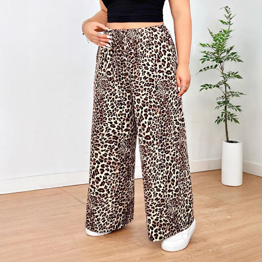 Selina | Wide-leg trousers in a modern leopard print