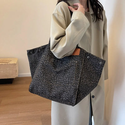 Marlene | Spacious shopper bag in a stylish leopard print