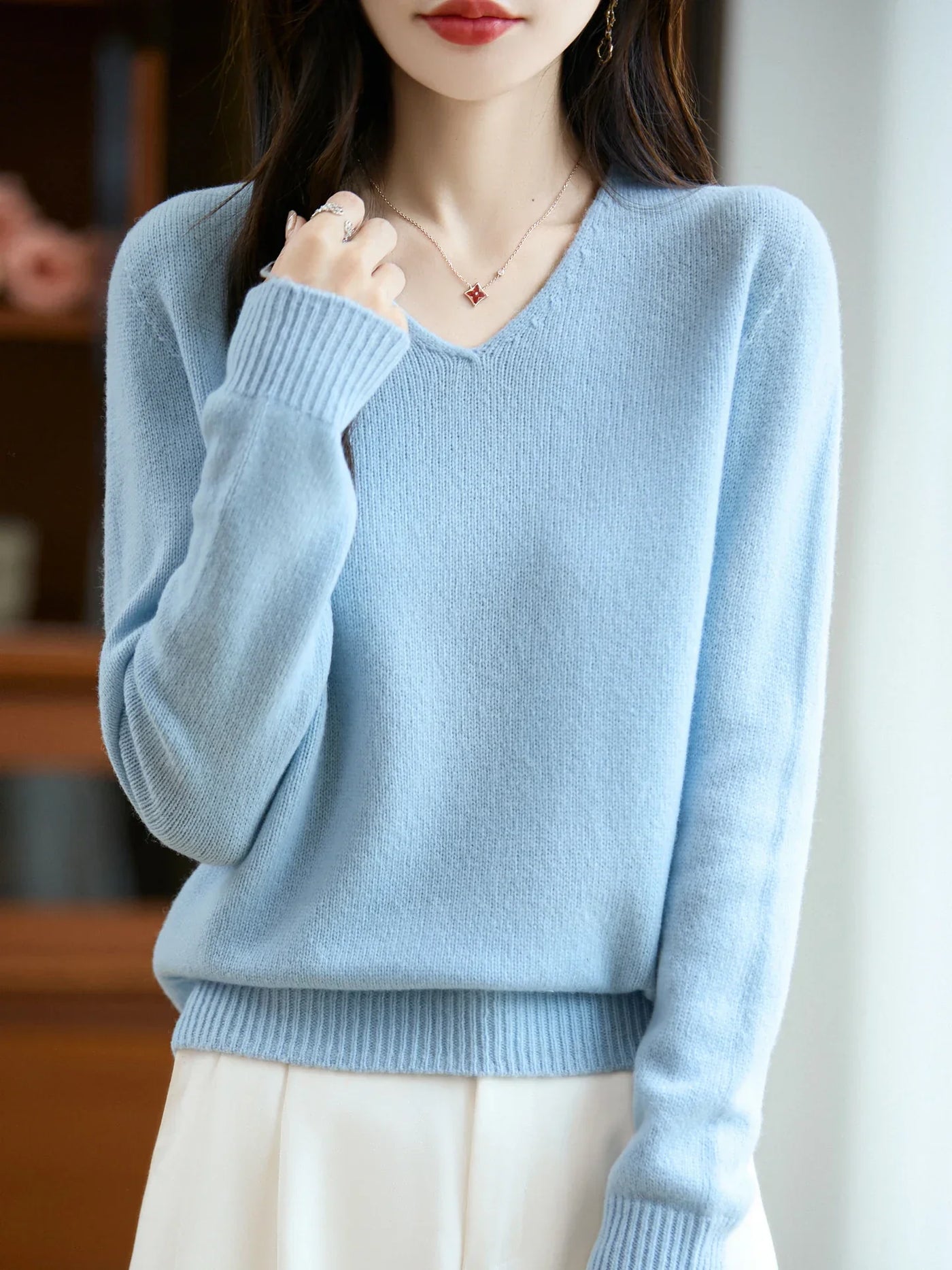 Sophie | Soft fine knit jumper with V-neck