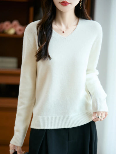 Sophie | Soft fine knit jumper with V-neck