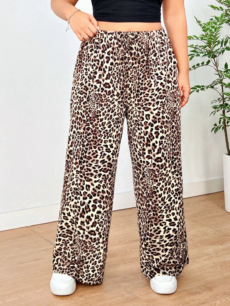 Selina | Wide-leg trousers in a modern leopard print