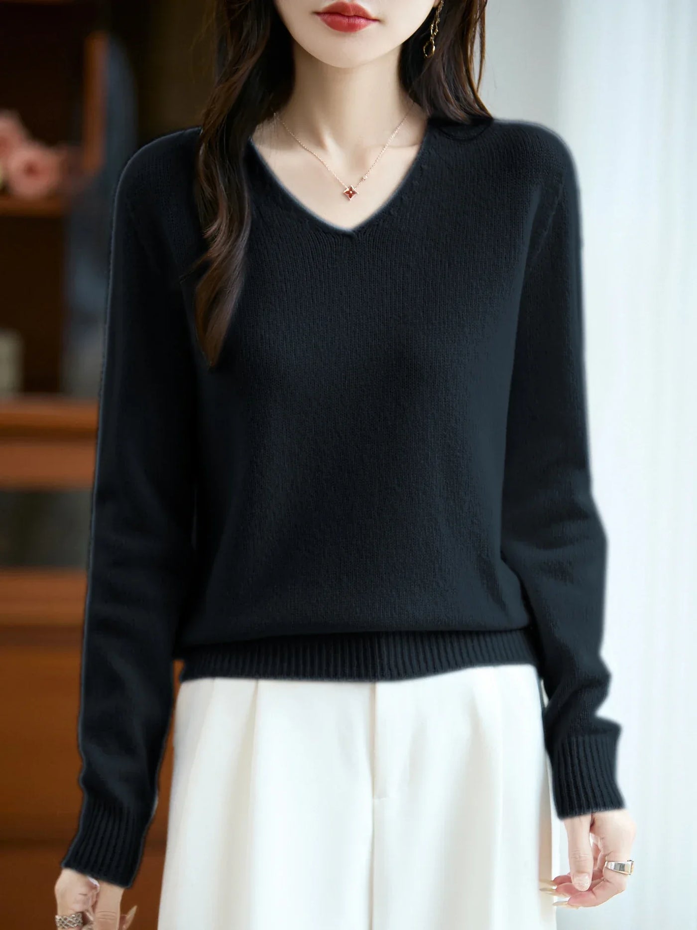 Sophie | Soft fine knit jumper with V-neck