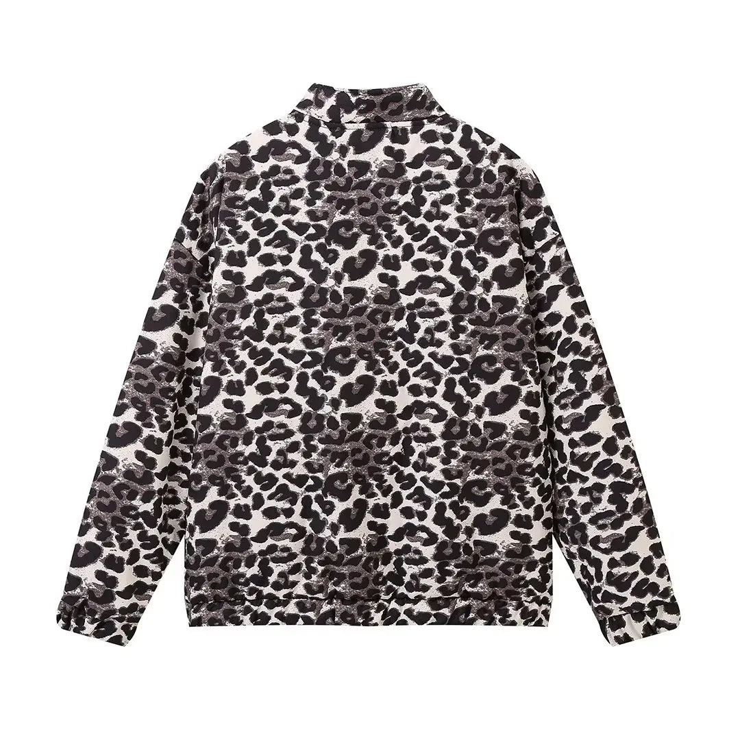 Clara | Trendy bomber jacket in a modern leopard print