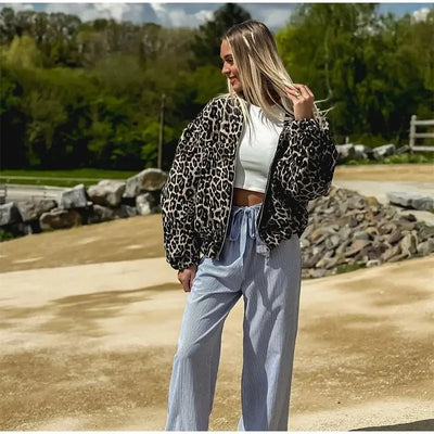 Clara | Trendy bomber jacket in a modern leopard print