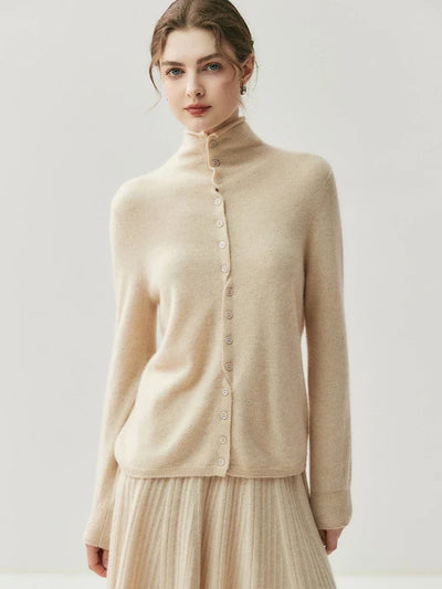 Leonie | Delicate jumper with decorative back edge and buttons