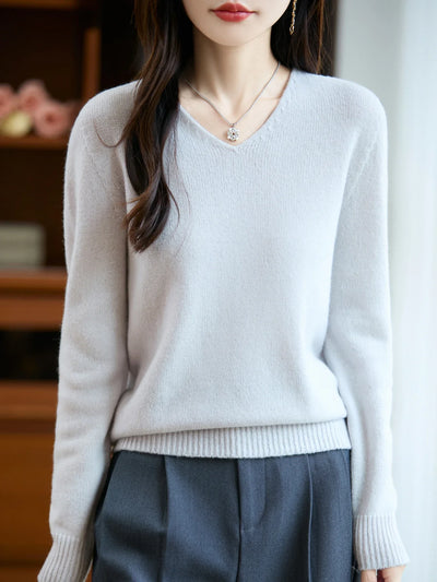 Sophie | Soft fine knit jumper with V-neck