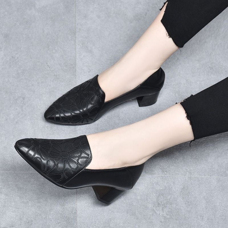 Viviane | Timeless pumps made from smooth vegan leather