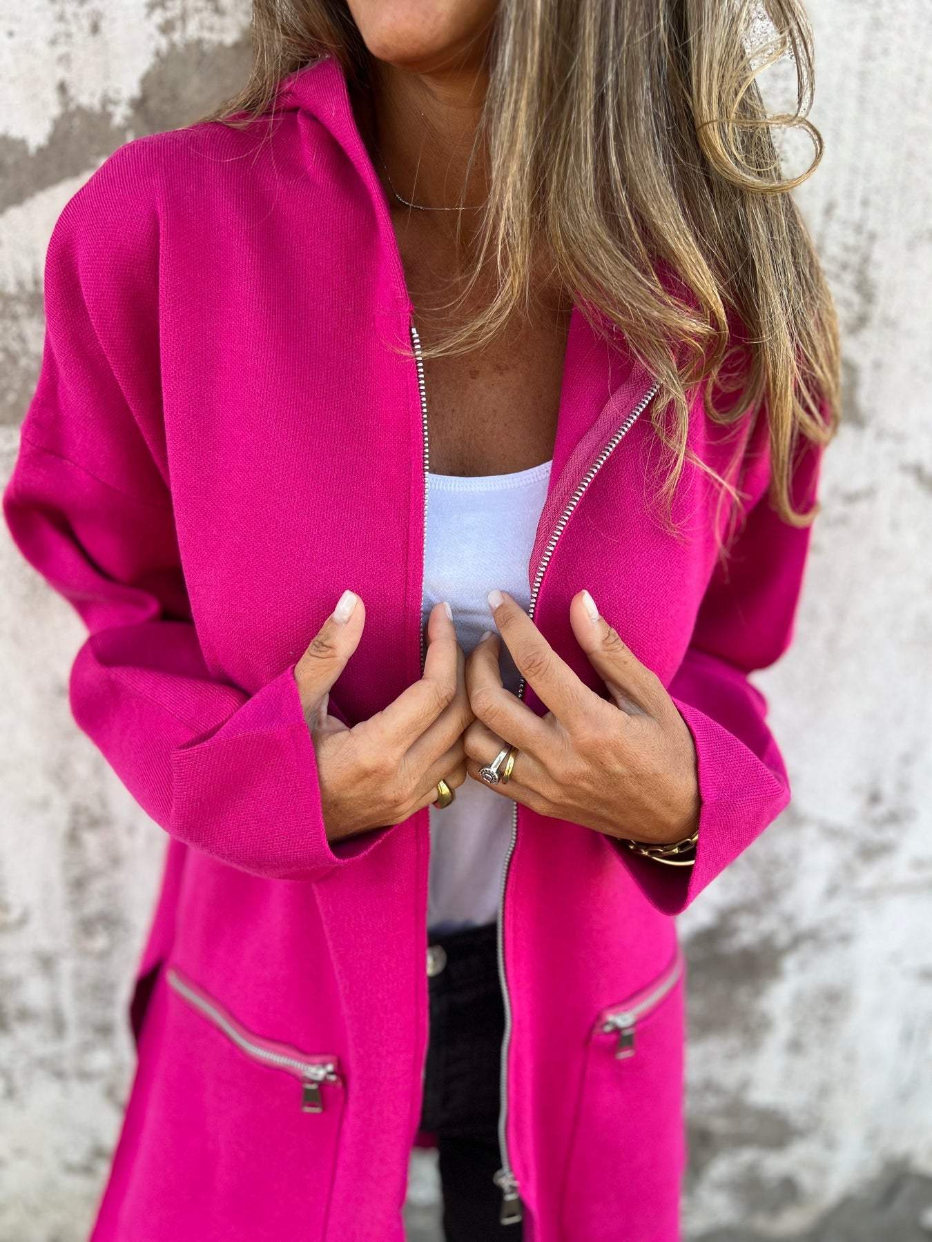 Strong | Hooded jacket with zip and comfort