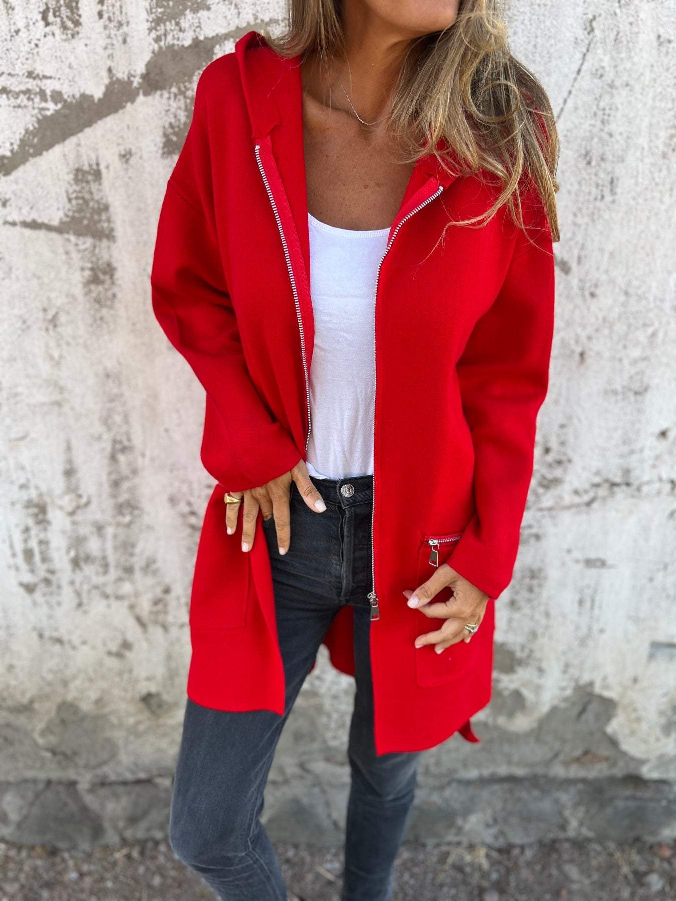 Strong | Hooded jacket with zip and comfort