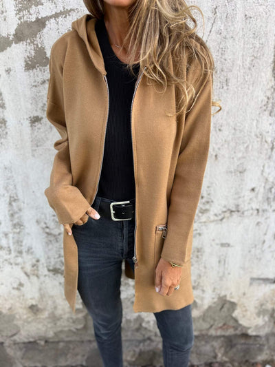 Strong | Hooded jacket with zip and comfort