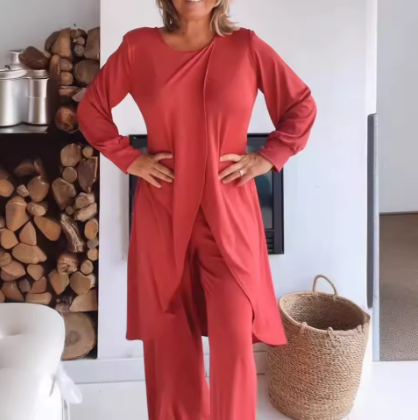 Nora | Classic 2-piece set with a feminine touch